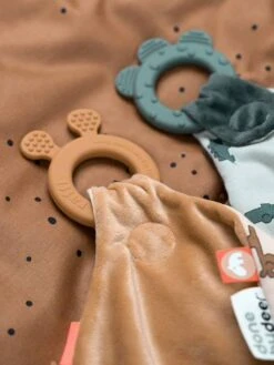 Doudou Plat Attache Sucette - DONE BY DEER Moutarde - Done By Deer -Vertbaudet Soldes Magasin doudou plat attache sucette done by deer 2