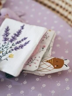 Livre D'activités En Gaze De Coton DOUCE PROVENCE Violet - Douce Provence - Vertbaudet -Vertbaudet Soldes Magasin livre dactivites en gaze de coton douce provence 2