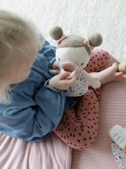 Poupée LITTLE DUTCH Bébé Rosa Et Ses Accessoires Rose - Little Dutch -Vertbaudet Soldes Magasin poupee little dutch bebe rosa et ses accessoires 5