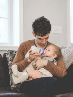 Set Starter Biberons Et Tétines LANSINOH NaturalWave® Transparent/lilas - Lansinoh -Vertbaudet Soldes Magasin set starter biberons et tetines lansinoh naturalwave 1